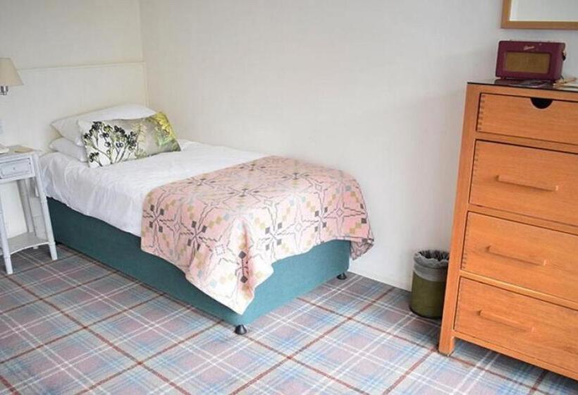 带3个卧室的套间, Knoll House