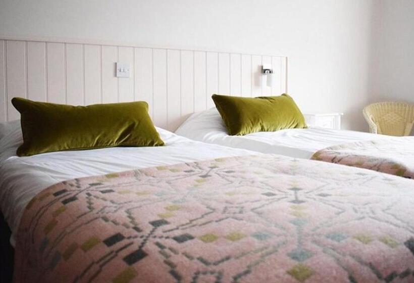 带3个卧室的套间, Knoll House