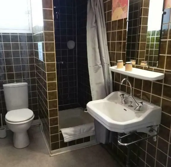 エコノミールーム, L'auberge De Lugos