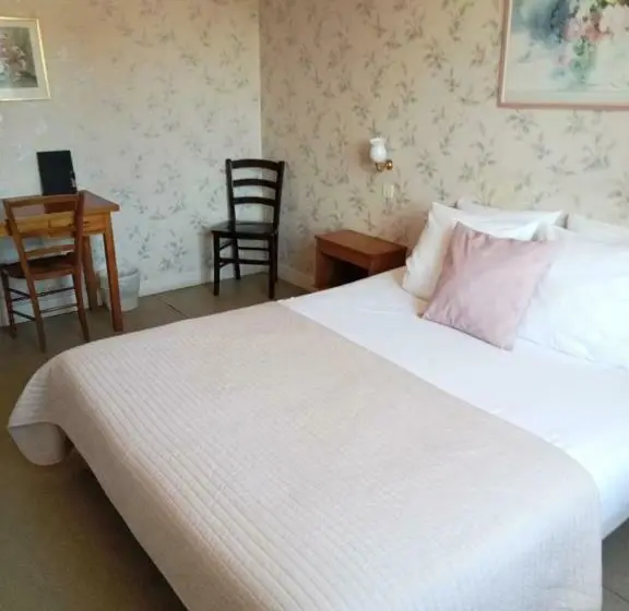 エコノミールーム, L'auberge De Lugos