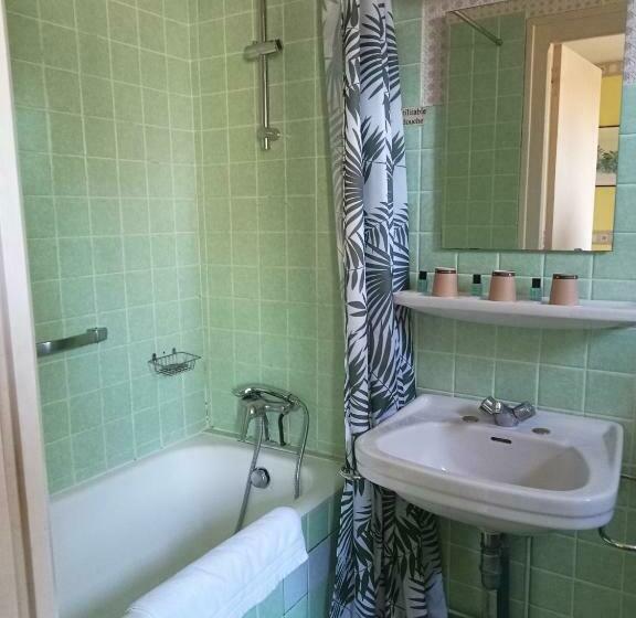 经济型三人房间, L'auberge De Lugos