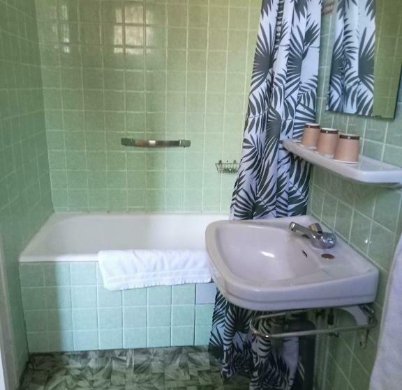 经济型三人房间, L'auberge De Lugos