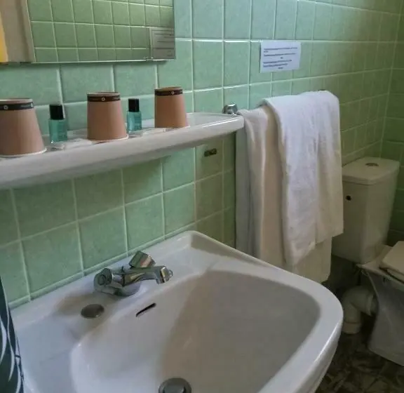 エコノミートリプルルーム, L'auberge De Lugos
