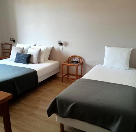 标准三人间, L'auberge De Lugos