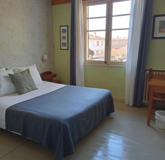 标准三人间, L'auberge De Lugos