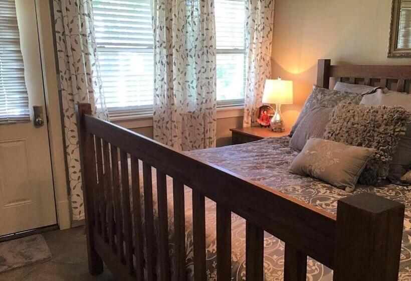 スタンダードルーム, Plain & Fancy Bed & Breakfast