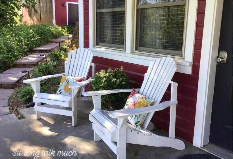 スタンダードルーム, Plain & Fancy Bed & Breakfast