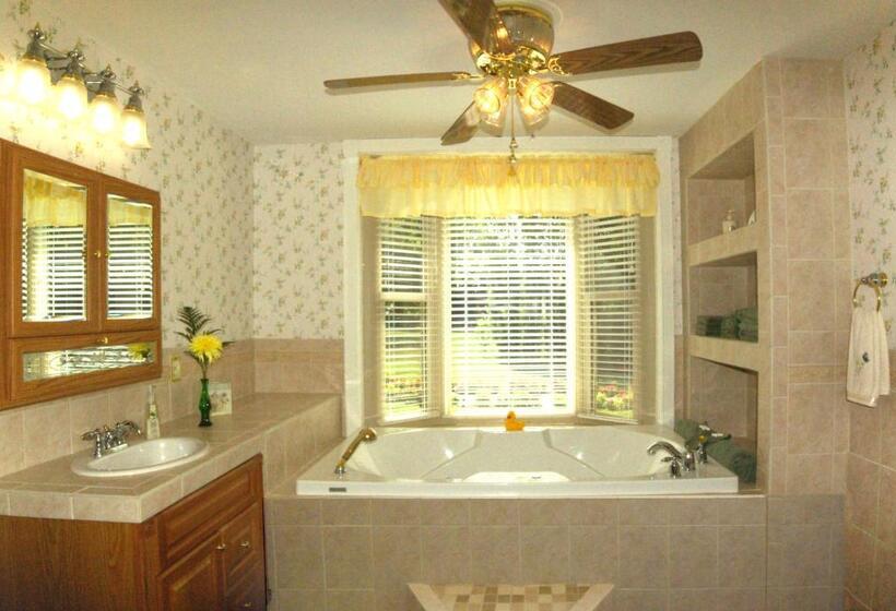 デラックスルーム, Plain & Fancy Bed & Breakfast