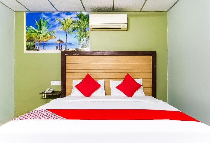 חדר קלאסי לשלושה, Flagship Srikesh Residency