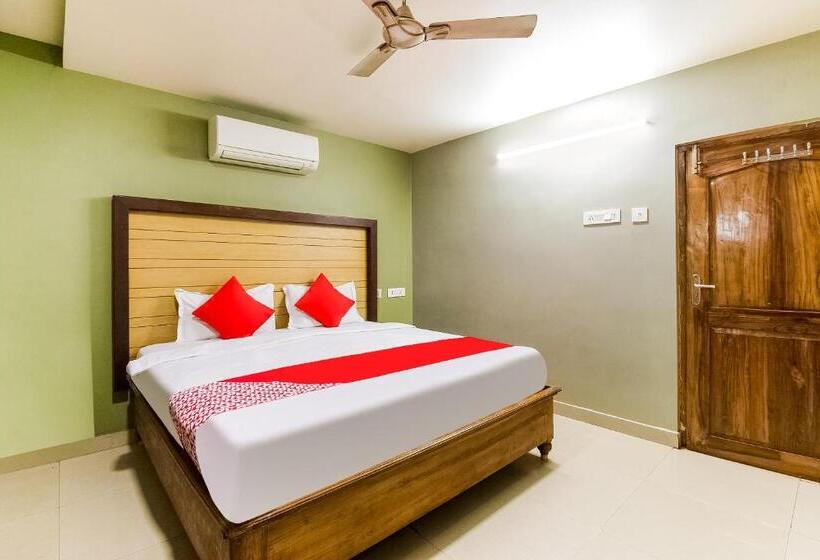 חדר קלאסי לשלושה, Flagship Srikesh Residency