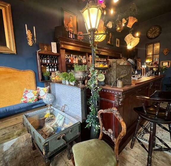 キングサイズベッドのデラックスルーム, The Tgl Suites