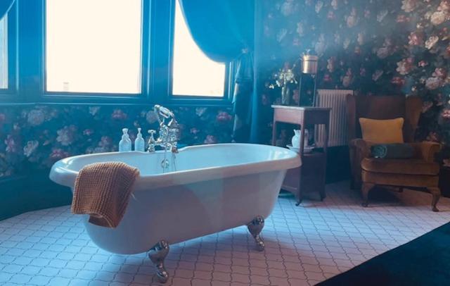 キングサイズベッドのデラックスルーム, The Tgl Suites