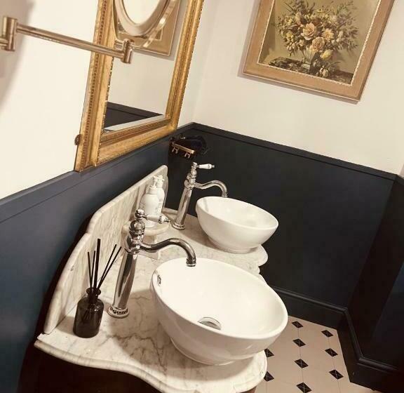 キングサイズベッドのデラックススイート, The Tgl Suites