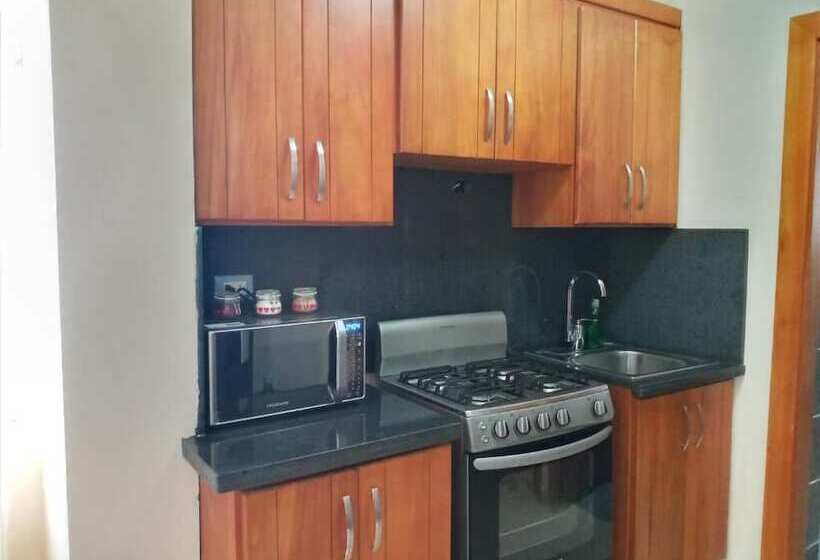 Апартаменты 1 Спальня, The Beach House One