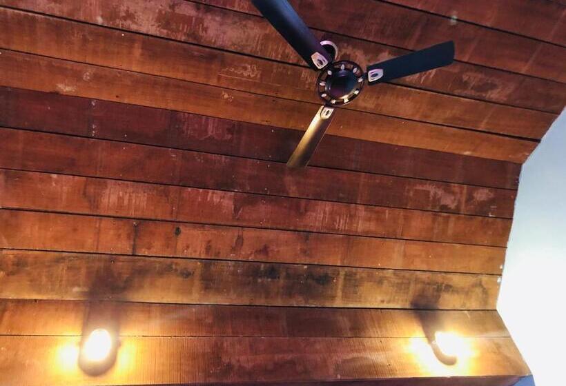 اتاق لوکس با بالکن و چشم‌انداز دریا, Scorpion Hill Lodge