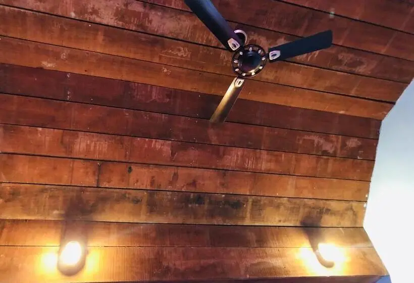 オーシャンビューデラックスルームバルコニー付き, Scorpion Hill Lodge