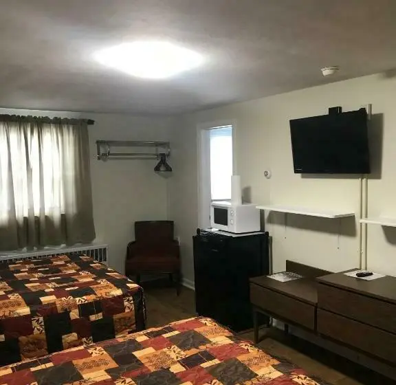 エコノミールーム, Evergreen Motel