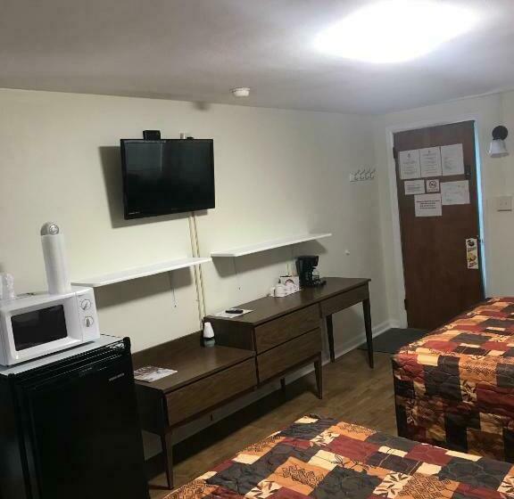 エコノミールーム, Evergreen Motel