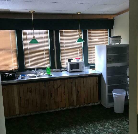 デラックススイート, Evergreen Motel