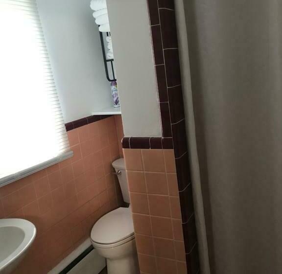 デラックスルーム, Evergreen Motel