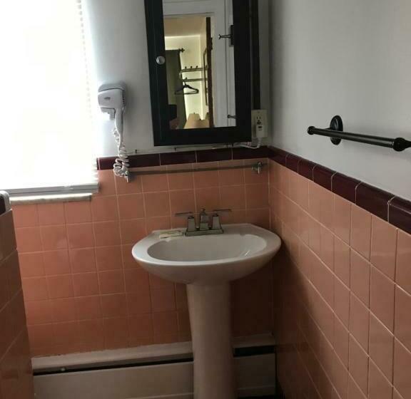 デラックスルーム, Evergreen Motel