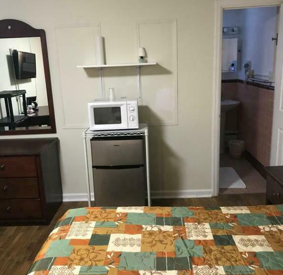 エコノミールーム, Evergreen Motel