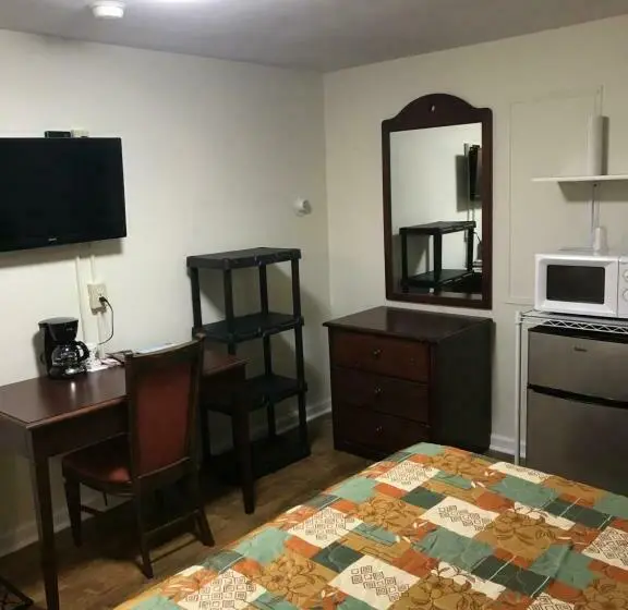 エコノミールーム, Evergreen Motel