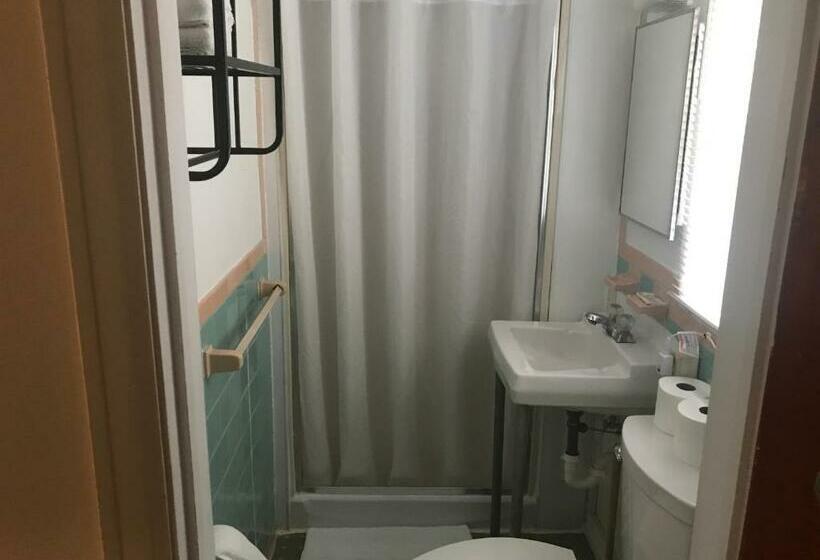 Номер Economy Индивидуальный, Evergreen Motel