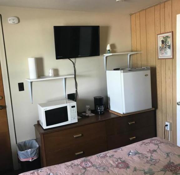 エコノミールーム, Evergreen Motel