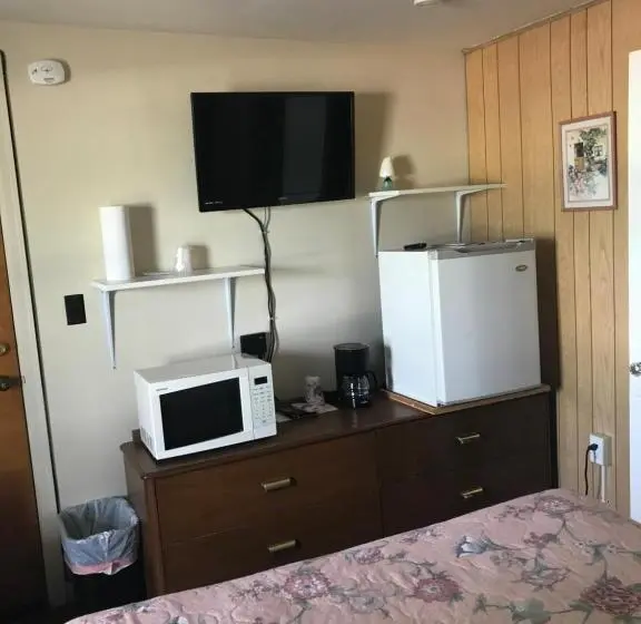 エコノミールーム, Evergreen Motel