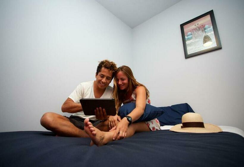 חדר אקונומי, Hostel Auikyani