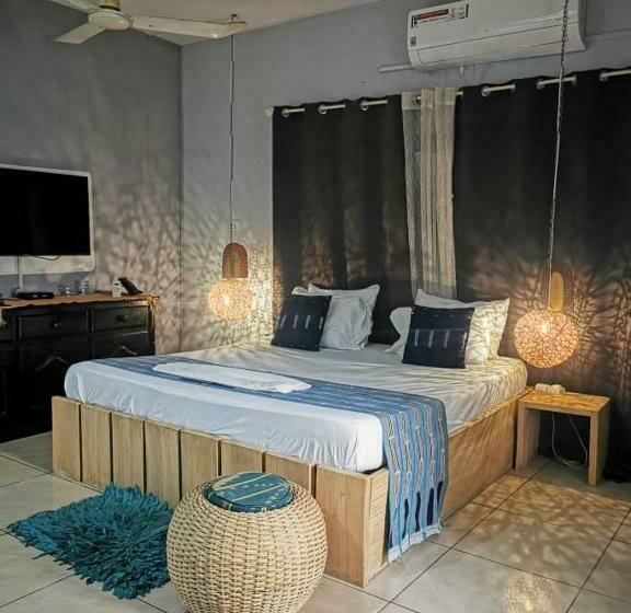 اتاق لوکس با تخت بزرگ, La Maison De Canelya