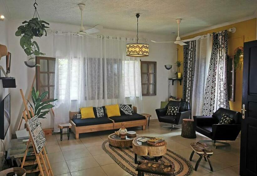 اتاق لوکس با تخت بزرگ, La Maison De Canelya