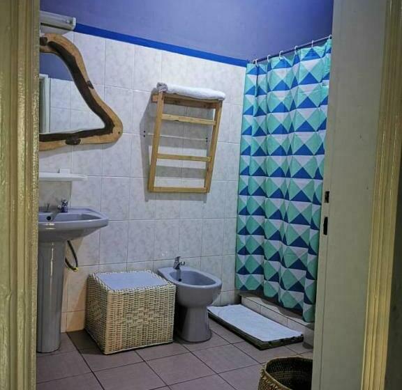 اتاق لوکس با تخت بزرگ, La Maison De Canelya