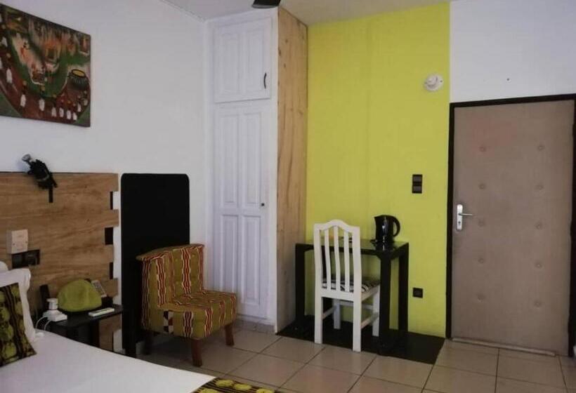 اتاق کلاسیک, La Maison De Canelya