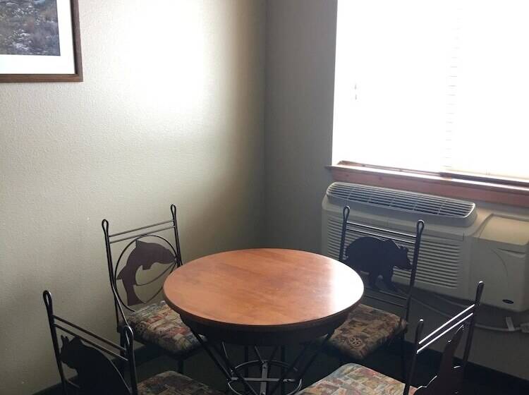 غرفة أساسية عائلية, Boulder Creek Inn