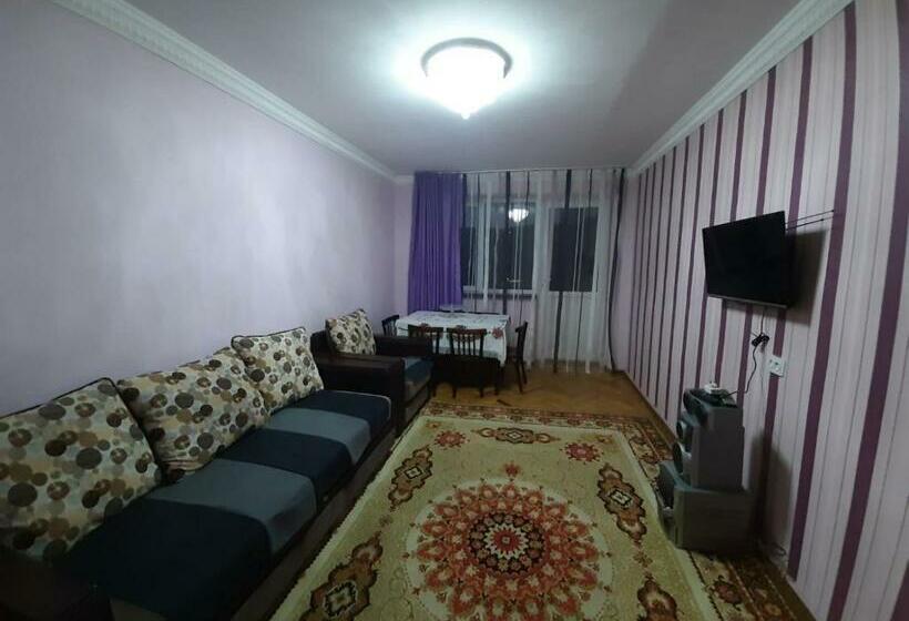 패밀리 룸, Anna B&b