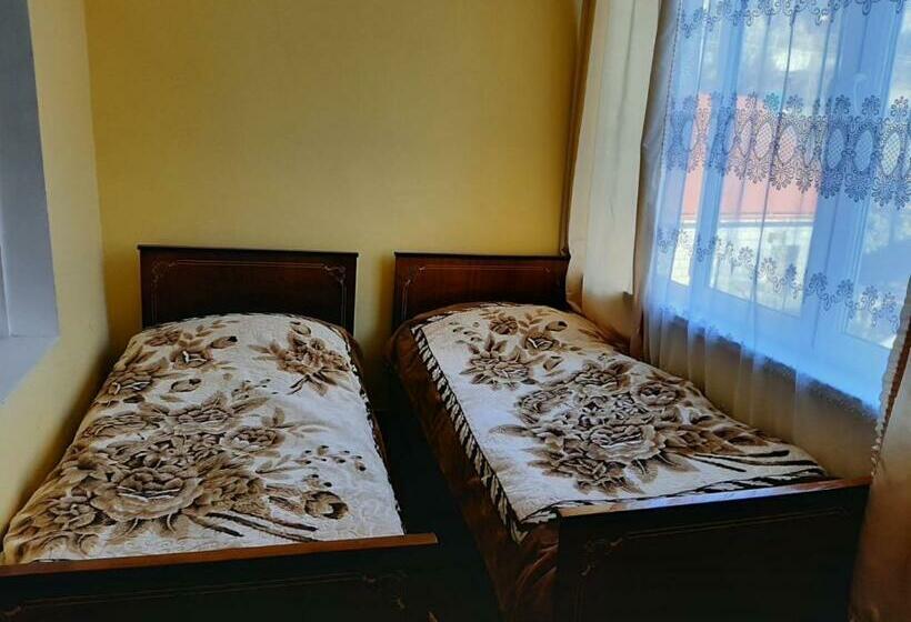 패밀리 룸, Anna B&b