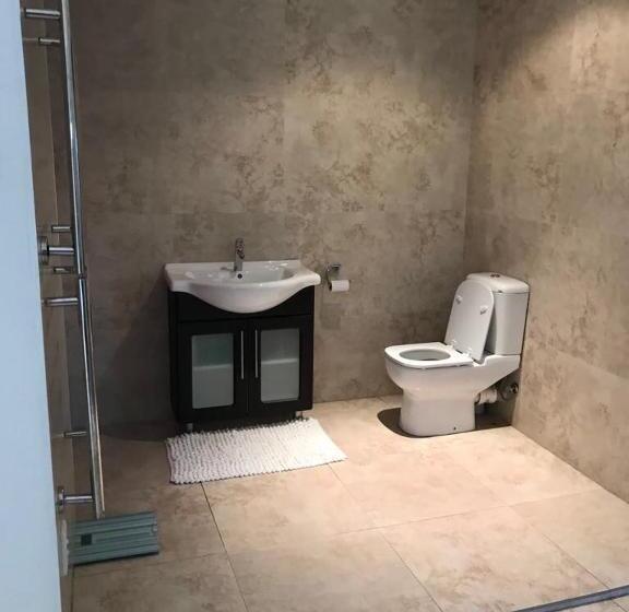 سوئیت با وان آب گرم, Bird's View