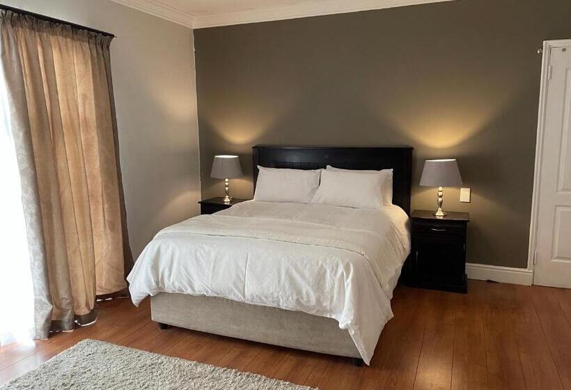 سوئیت با وان آب گرم, Bird's View