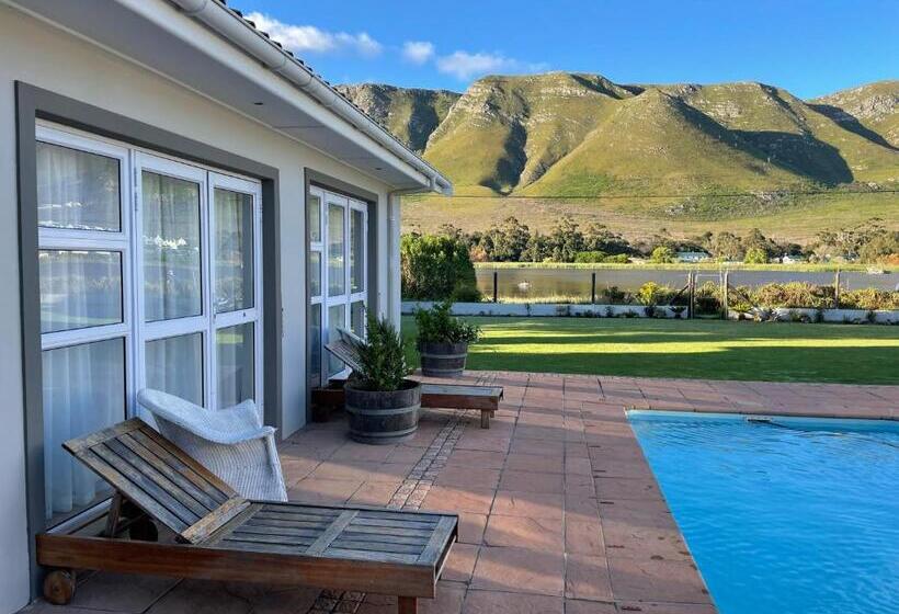 اتاق استاندارد با چشم‌انداز دریاچه, Bird's View