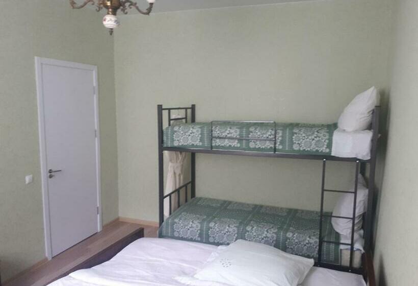 اتاق کلاسیک چهارنفره, Blue Guesthouse