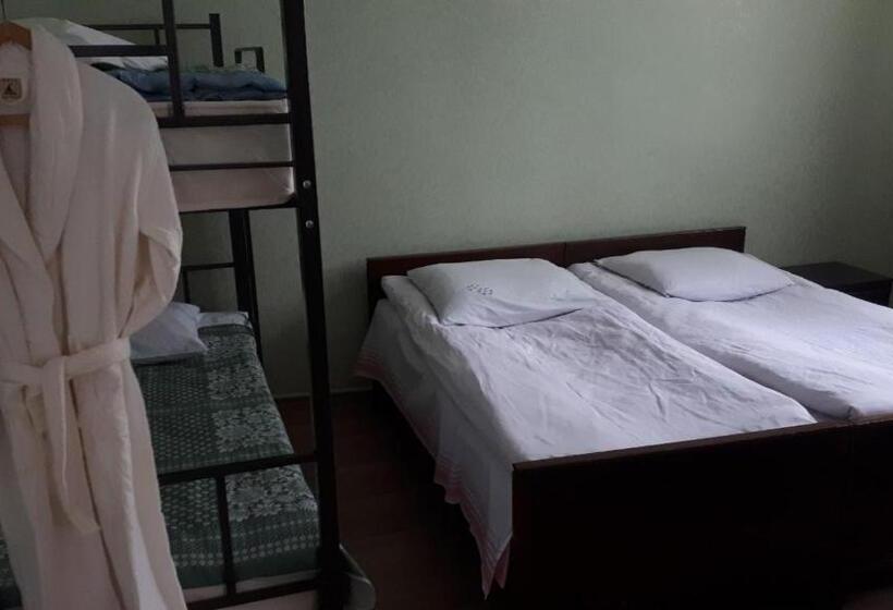 اتاق کلاسیک چهارنفره, Blue Guesthouse