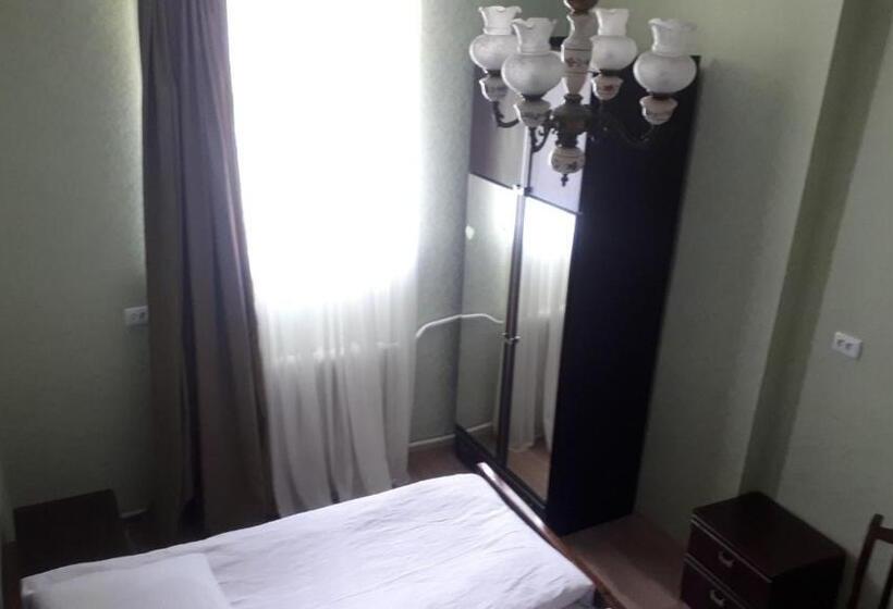 اتاق کلاسیک چهارنفره, Blue Guesthouse