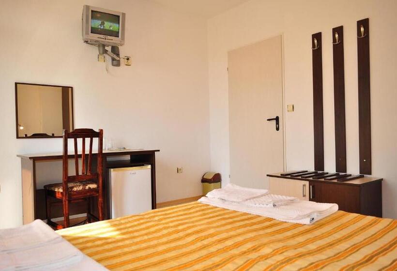 스탠다드 발코니 룸, Family Hotel Daf