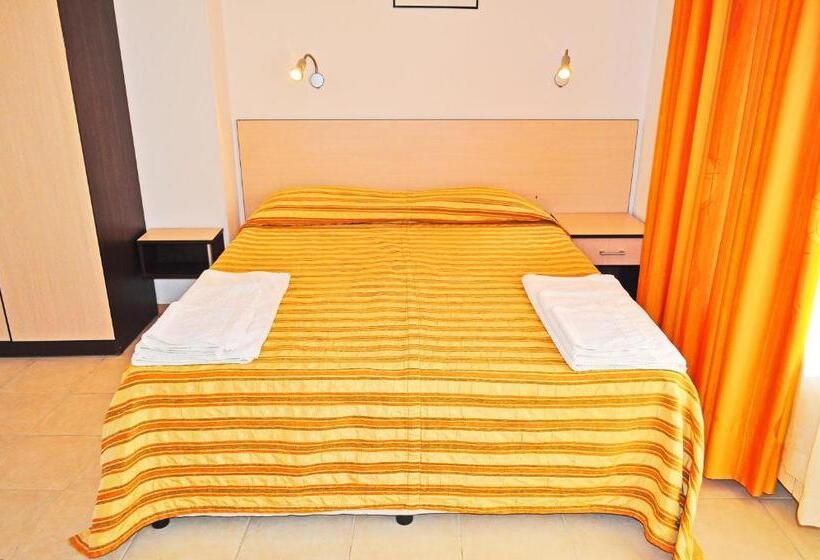 스탠다드 발코니 룸, Family Hotel Daf