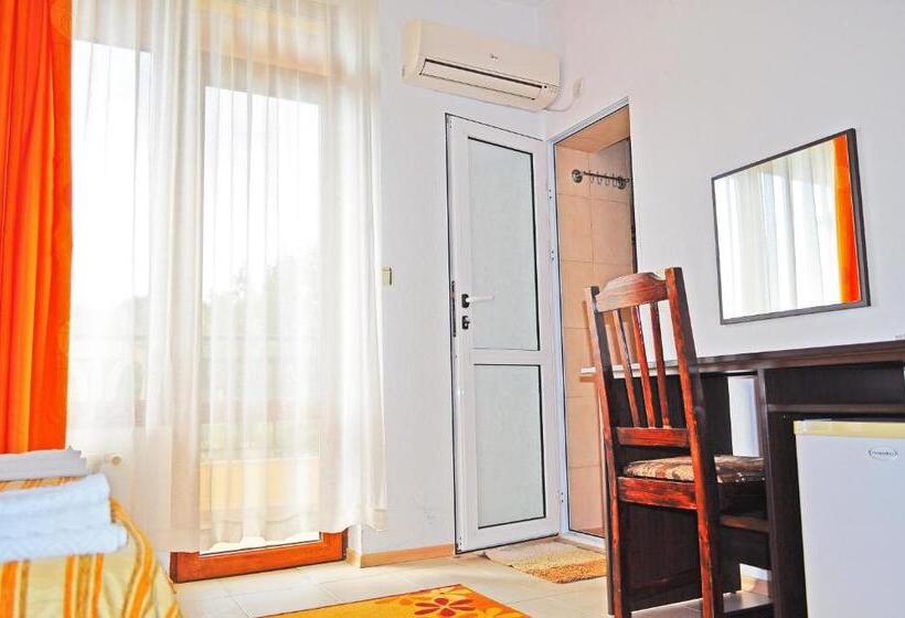 스탠다드 발코니 룸, Family Hotel Daf