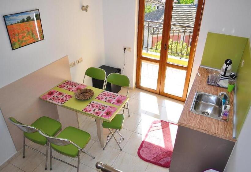 اتاق پریمیوم چهارنفره, Family Hotel Daf