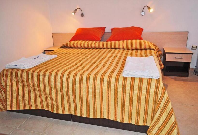 اتاق استاندارد, Family Hotel Daf