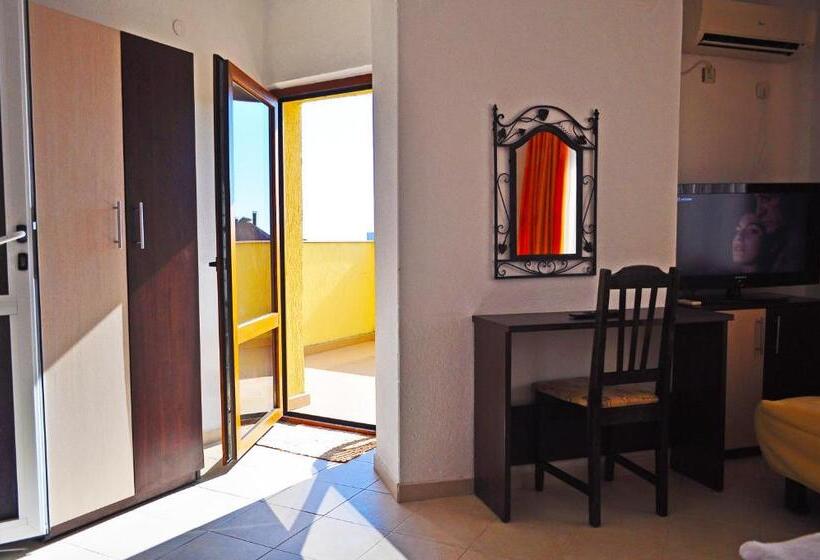 스탠다드 스튜디오 바다 전망, Family Hotel Daf